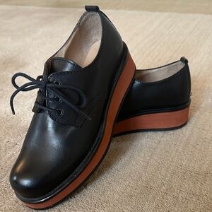 Cotelac black leather platform oxfords with brick colored sole Sz 6